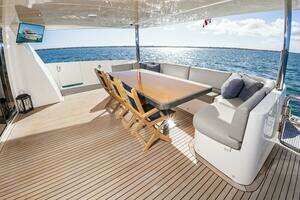 2017 Johnson 93 Flybridge thumbnail 25