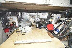 2000 Ocean Yachts 48 Convertible thumbnail 18