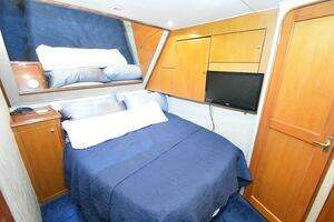 2000 Ocean Yachts 48 Convertible thumbnail 24