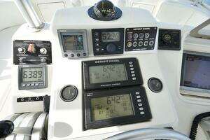 2000 Ocean Yachts 48 Convertible thumbnail 38
