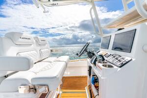 27ft Caymas Yacht For Sale