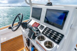 27ft Caymas Yacht For Sale