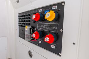 27ft Caymas Yacht For Sale