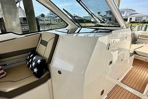 Breeezy 37ft Pursuit Yacht For Sale