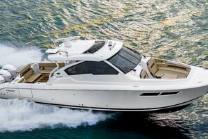Breeezy 37ft Pursuit Yacht For Sale