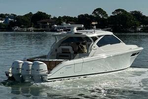 Breeezy 37ft Pursuit Yacht For Sale
