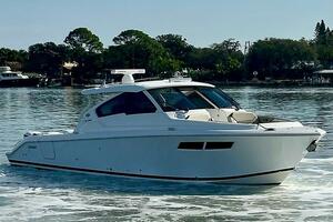 Breeezy 37ft Pursuit Yacht For Sale