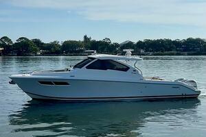 Breeezy 37ft Pursuit Yacht For Sale