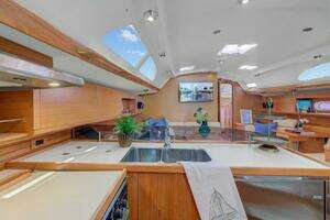 2011 Catalina 445 thumbnail 35