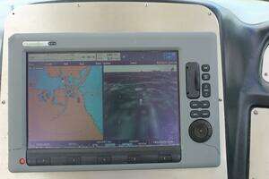 2007 Cruisers Yachts 420 Express thumbnail 13
