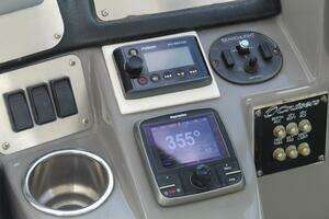 2007 Cruisers Yachts 420 Express thumbnail 12