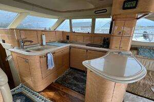 1999 Sea Ray 560 Sedan Bridge thumbnail 8