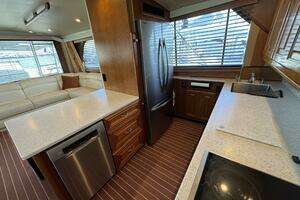1995 Viking 58 Convertible thumbnail 21