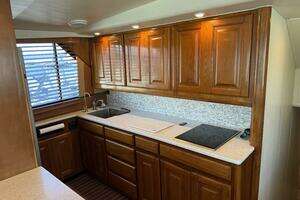 1995 Viking 58 Convertible thumbnail 26