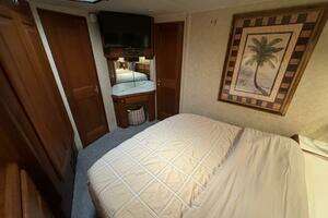 1995 Viking 58 Convertible thumbnail 29