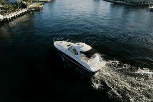 2008 Sea Ray 44 Sundancer thumbnail 9
