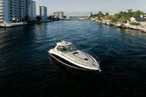 2008 Sea Ray 44 Sundancer thumbnail 5