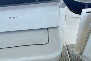 2006 Cruisers Yachts 370 Express thumbnail 13