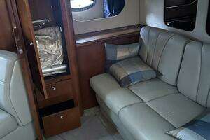 2006 Cruisers Yachts 370 Express thumbnail 5