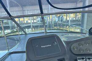 2006 Cruisers Yachts 370 Express thumbnail 11