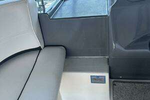 2006 Cruisers Yachts 370 Express thumbnail 12
