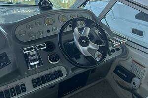 2006 Cruisers Yachts 370 Express thumbnail 9