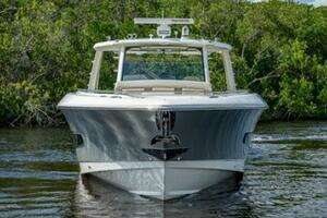 2020 Boston Whaler Outrage thumbnail 2