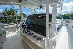 2020 Boston Whaler Outrage thumbnail 9