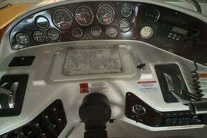 2003 Chris-Craft 328 Express Cruiser thumbnail 6