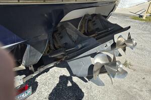 2003 Chris-Craft 328 Express Cruiser thumbnail 12