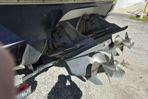 2003 Chris-Craft 328 Express Cruiser thumbnail 12