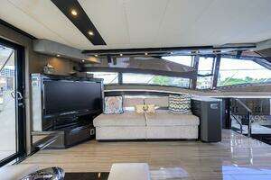 2016 Marquis 660 Sport Yacht thumbnail 5
