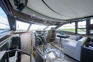 2016 Marquis 660 Sport Yacht thumbnail 24