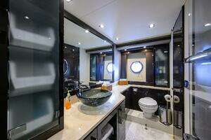 2016 Marquis 660 Sport Yacht thumbnail 11