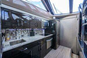 2016 Marquis 660 Sport Yacht thumbnail 6