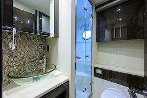 2016 Marquis 660 Sport Yacht thumbnail 19