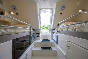 2016 Marquis 660 Sport Yacht thumbnail 22