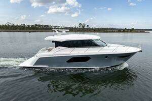 2019 Tiara Yachts C49 Coupe thumbnail 60