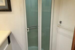 Viking 55 DOUBLE NICKEL - Master Stateroom Head