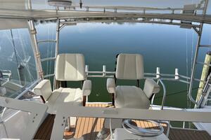 Viking 55 DOUBLE NICKEL - Fly Bridge Helm