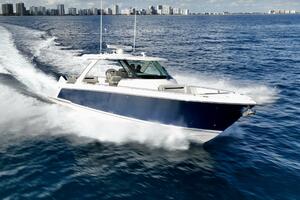 S.Y. ROYALE Worth Avenue Yachts