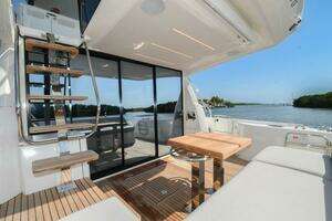 2023 Prestige 520 Flybridge thumbnail 2