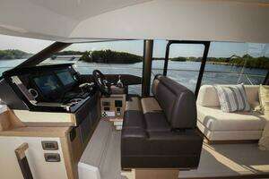 2023 Prestige 520 Flybridge thumbnail 4