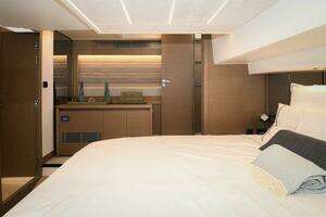 2023 Prestige 520 Flybridge thumbnail 9