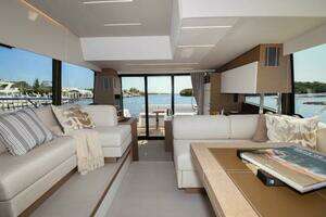 2023 Prestige 520 Flybridge thumbnail 3