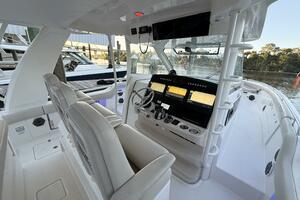 42FT (12.95M) BOSTON WHALER