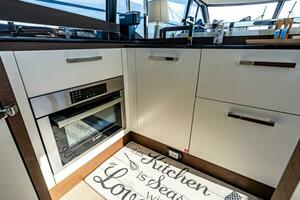 2019 63 Prestige Flybridge - RT Time - Galley