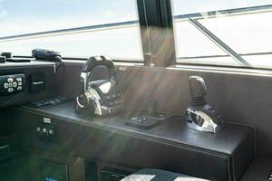 2019 63 Prestige Flybridge - RT Time - Helm Throttle