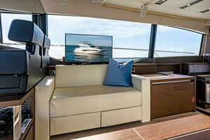 2019 63 Prestige Flybridge - RT Time - Salon