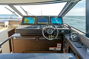 2019 63 Prestige Flybridge - RT Time - Helm